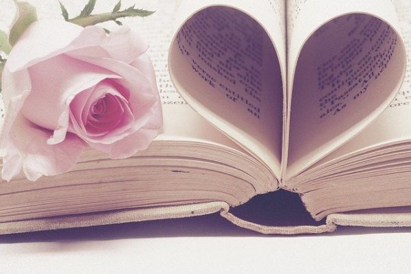 Est-ce que vous lisez les livres de romance ?