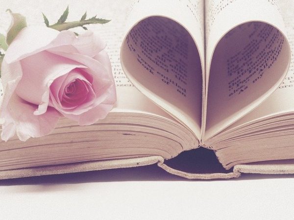 Est-ce que vous lisez les livres de romance ?